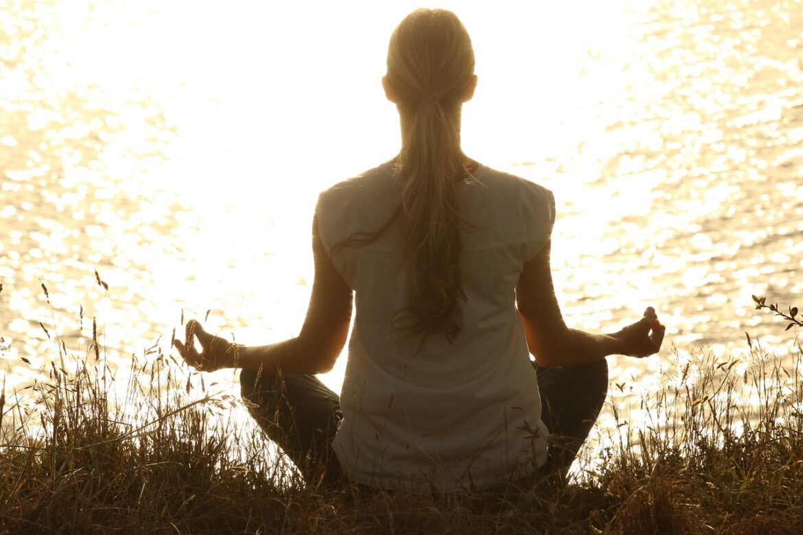 Discover Tranquility: Exploring the Top Benefits of Meditation Yoga Retreats